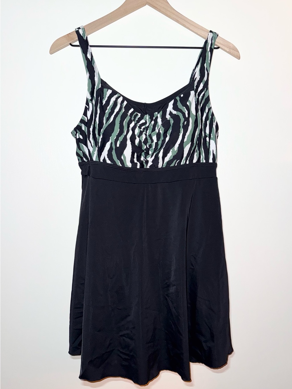 Septangle Zebra Print One Piece Swimsuit Black Polyester Blend Women’s Size 14